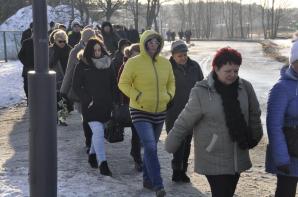 [VIDEO] Biały Marsz przeszedł ulicami Świnoujścia! Krzysztof Rutkowski z mieszkańcami uczcił pamięć zamordowanego studenta