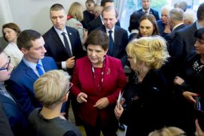 [VIDEO]: Premier Beata Szydło o przyszłości Unii Europejskiej w Hadze