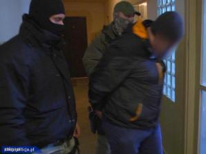 [VIDEO] Podwójne uderzenie CBŚP w agencje towarzyskie i sutenerów!