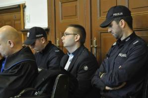 Matka nauczyciela, skazanego wczoraj na 3,5 roku więzienia: Szybki sąd, szybkie skazanie, bo nie ma dowodów a sukces musi być! Dlaczego sędzia dodał 1,5 roku więcej więzienia, niż chciał prourator? By zachować twarz w sprawie, w której nie ma dowodów?