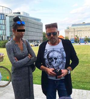 Błyskawiczna i skuteczna akcja zatrzymania psychofanki, która w nocy próbowała wedrzeć się na teren rezydencji Krzysztofa Rutkowskiego!