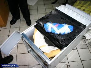 [VIDEO] Wśród kokainy, heroiny i amfetaminy policjanci zabezpieczyli nowy narkotyk przerzucany do Szwecji i Niemiec