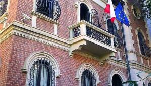 [VIDEO]  Alla donna polacca, un altra umigliazione! Ancora una volta da parte della  psicologa italiana e dal Presidente del Tribunale di Treviso. Arriva  un aiuto  dell'assistenza gratuita un noto avvocato italiano Andrea Coffari