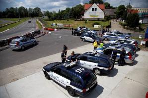 Kujawsko-pomorscy policjanci doskonalili technikę jazdy samochodem