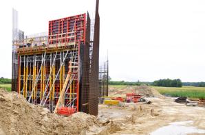 [VIDEO] Minister infrastruktury wizytuje powstającą „drogę życia” w Zachodniopomorskim! 