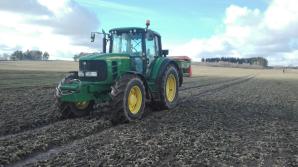 Kradną ciągniki w okolicach Słupska. Ludzie Rutkowskiego w akcji!