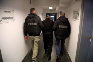 [VIDEO] Podejrzani o kradzież tirów w Niemczech zatrzymani przez antyterrorystów w Grudziądzu