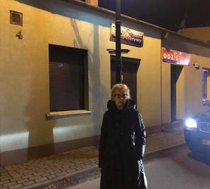 [VIDEO] - Gówno prawda! - tak znany architekt ocenił koszmar własnej ciotki, która po śmierci jego mamy go wychowała. Miał uruchomić farmę wiatrową, a wpędził w 1,3-miliona złotych długu kochającą go osobę!