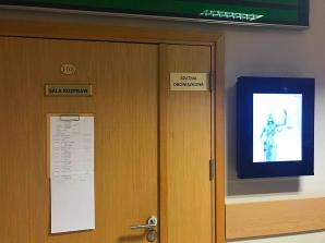 [VIDEO]: Zasztyletowana nauczycielka, noże w warszawskiej szkole, potwierdzone groźby zabicia 10-letniej dziewczynki! Ale dziś sędzia Małgorzata Orzech-Placek ukarała, skierowanego przez Policję do osądzenia, grożącego śmiercią ucznia - UPOMNIENIEM!!!