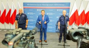 [VIDEO] Gigantyczne przemyty narkotyków z Pakistanu i Chin przechwycone. To efekt współpracy policjantów z Polski i USA. Konferencja Policji i MSWiA