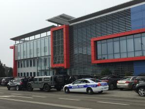 Kilkudziesięciu agentów, policja i skuteczne uniemożliwienie przejęcia firmy DRUTEX, polskiego potentata produkującego okna dla kontrahentów w kraju i na świecie!