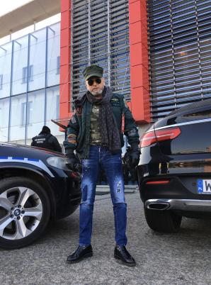 Kilkudziesięciu agentów, policja i skuteczne uniemożliwienie przejęcia firmy DRUTEX, polskiego potentata produkującego okna dla kontrahentów w kraju i na świecie!