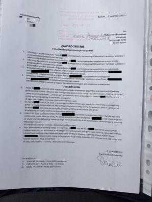 [VIDEO] TOGI BEZ SUMIEŃ: Wulgarne groźby ZABICIA i prześladowanie matki w Radomiu na skutek decyzji sądu!!! Czy sędzia Kazimierz Mazur i ławniczki udzielą ochrony Ewelinie Staniszewskie? Bo umyli ręce dając nienawistnemu ojcu 7-letnią Zosię!