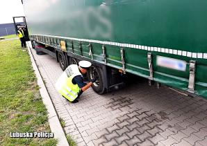 [VIDEO] Ciężarówki pod nadzorem policji i ITD