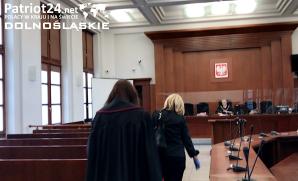 [VIDEO] Prokurator Małgorzata Sałacka z Kłodzka ponad prawem w Polsce! Może spać na sali sądowej, stosować bolszewickie metody działania i skazywać wspólnie ze znajomymi z sędziami bezkarnie! Niebezpieczny standard pracy prokuratora prawomocny!