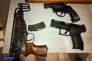 [VIDEO] Zlikwidowane agencje towarzyskie, zatrzymane osoby podejrzane, przejęta nielegalna broń i narkotyki