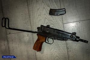 [VIDEO] Zlikwidowane agencje towarzyskie, zatrzymane osoby podejrzane, przejęta nielegalna broń i narkotyki