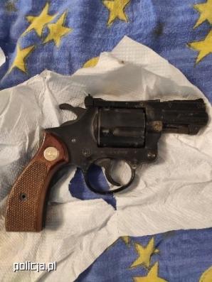 [VIDEO] Policjanci wspólnie z funkcjonariuszami kas odzyskali przedmioty o znacznej wartości historycznej