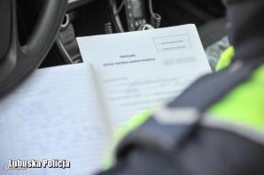 [VIDEO] Pościg zakończył na ogrodzeniu. Kierowca po narkotykach i bez uprawnień zatrzymany przez policjantów