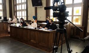 [VIDEO] - W sposób zaplanowany i perfidny wykorzystywał uczucia - zeznała pierwszą z ofiar dolnośląskiego Tulipana w procesie o wyłudzenie 10 mln zł, który dziś rozpoczął się przed Sądem Okręgowym w Jeleniej Górze