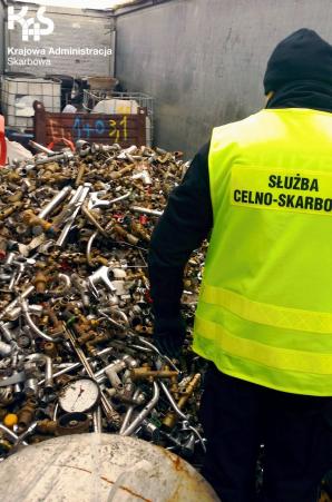 KAS zatrzymała transport 40 ton odpadów