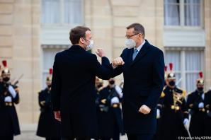 [VIDEO] O szczepionkach, energetyce jądrowej i biznesie premier Mateusz Morawiecki z Prexydentem Francji