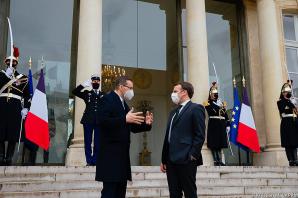 [VIDEO] O szczepionkach, energetyce jądrowej i biznesie premier Mateusz Morawiecki z Prexydentem Francji