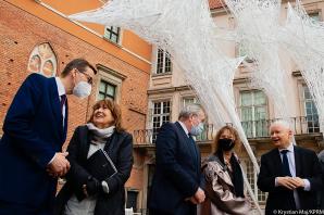 Premier na Kongresie Polska Wielki Projekt: Ludwika Ogorzelec jest artystką, która potrafi łączyć ze sobą różne siły kultury i natury. Jest znana na całym świecie.