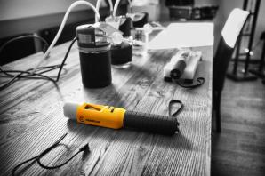 Pijany kierowca zatrzymany przez policjantów. Pościg zakończył rozbijając betonowe donice