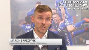 [VIDEO] Klub piłkarski Piast Gliwice rusza z pilotażem mobilnych badań USG podczas meczów i treningów. Z wypracowanych standardów medycznych mają docelowo skorzystać również inne kluby Ekstraklasy. Są implementowane m.in. w Holandii, Niemczech, Szwajcarii