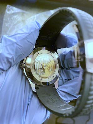 [VIDEO] Rutkowski odzyskał skradziony szwajcarski zegarek wart 92 000 $. Rok po kradzieży jest proces, Rutkowski zeznaje jako świadek!