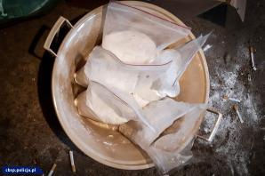 [VIDEO] Zlikwidowana fabryka papierosów, przejęte wyroby akcyzowe i amfetamina