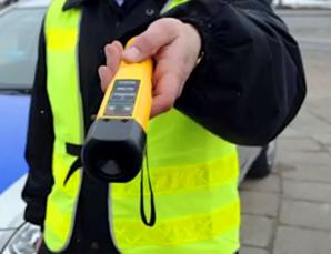 [VIDEO] Policyjne BMW kontra kaskader z przypadku 