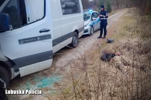 [VIDEO] Dwóch policjantów w szpitalu. Pijany kierowca rozbił busa o radiowóz. Policyjny pościg w oku kamery