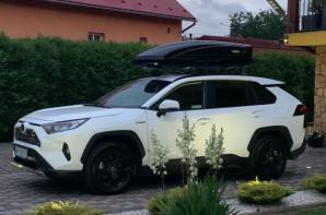 Biuro Rutkowski poszukuje samochodu BIAŁEJ TOYOTY RAV4 o numerach rej. WF 9059T skradzionego w Nowym Dworze Mazowieckim. Bezduszni złodzieje ukradli auto do przewozu niepełnosprawnego dziecka