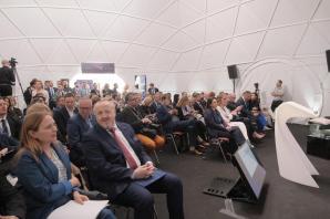 Minister K. Pełczyńska-Nałęcz na EKG: nasz strategiczny cel to rozwój polskich firm, transformacja energetyczna i łagodzenie kosztów społecznych tych zmian