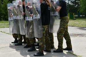 Policjanci szkolą żołnierzy wojska polskiego i strażników granicznych