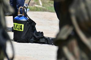 Policjanci szkolą żołnierzy wojska polskiego i strażników granicznych