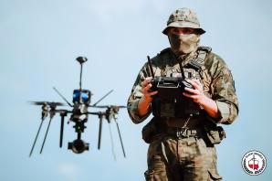 [VIDEO] Żelazny Obrońca 25 – Wojsko Polskie testuje drony i innowacje dla bezpieczeństwa mieszkańców