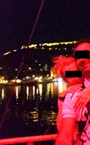 Przemytniczka markowych ciuchów skończyła w szpitalu! Po akcji Rutkowskiego kobietę odwiozła karetka a policja przejęła podrabianą odzież przemycaną z Turcji