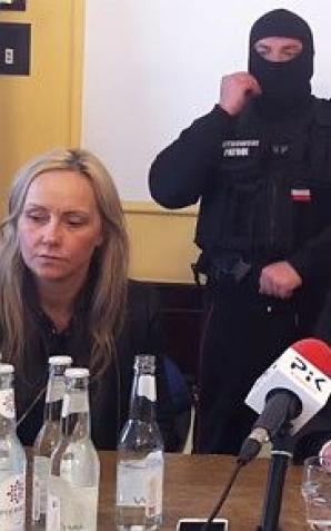 Mamy wyrok dowodzący, że Krystian J. oszukał również ponad 30 osób. W sobotę bierze ślub w okolicach Bydgoszczy. Czy panna młoda wie kogo bierze za męża?