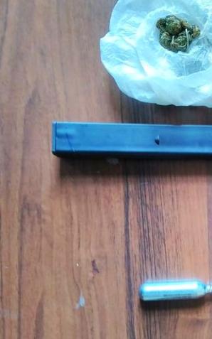 Kraków: 17-latek postrzelił z broni pneumatycznej swojego starszego kolegę