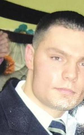 [VIDEO] Kolejny Dzielny Tata Piotr Krawczyk więzi dwójkę dzieci! To strażnik więzienny, który od 2 lat łamie postanowienia Sądu, pobił wicedyrektora więzienia a lekarze dziwnym zbiegiem okoliczności ciągle wystawiają mu zwolnienia lekarskie!