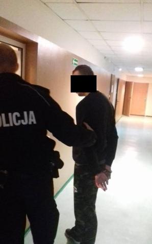 Dwóch mężczyzn zatrzymanych za upojenie alkoholem 2-latka