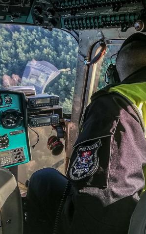 Policyjny śmigłowiec, drony i psy ratownicze zaangażowane w poszukiwania zaginionej 80-latki