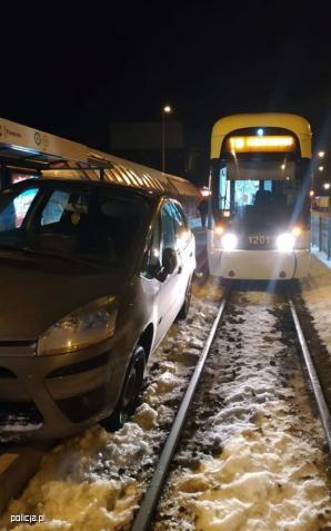 Mając 4 promile wjechał na przystanek tramwajowy