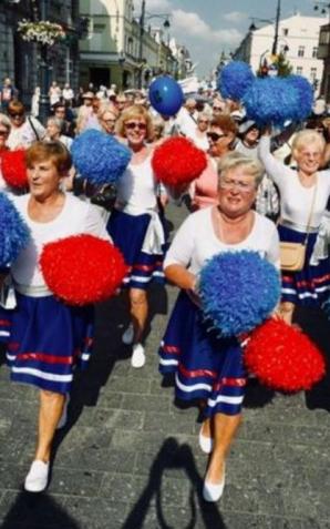 DJ Wika, mażoretki, szczudlarze, tancerze, bębniarze. W piątek 4. Parada Seniorów