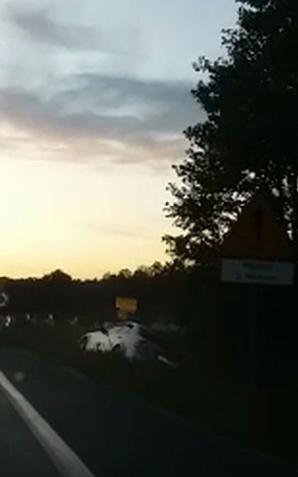 Pijany ojciec z dwójką dzieci jazdę zakończył w przydrożnym rowie