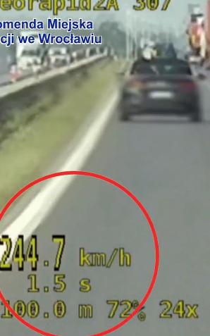 [VIDEO] Kobieta jechała z zabójczą prędkością 244 km/h 