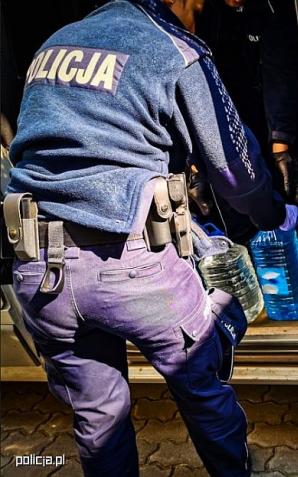 Bimber z pomocą! Policjanci z Podlasia przekazali nielegalny alkohol służbom sanitarnym!